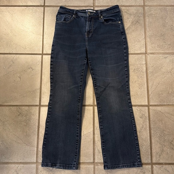 Chico’s Platinum Women’s 0.5/Small/6 Short Denim Dark Wash Straight Leg - Picture 1 of 8